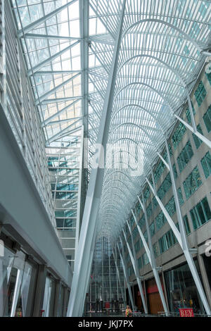 Die dramatische lichtdurchfluteten Innenraum des Brookfield Place ein Büro und Businesscenter, entworfen vom spanischen Architekten Santiago Calatrava in Toronto Stockfoto