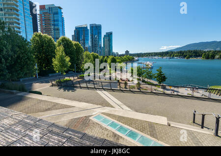 Hafengebiet wie gesehen in der Nähe von Vancouver Harbour Centre und Canada zu platzieren, an einem sonnigen Sommertag Stockfoto