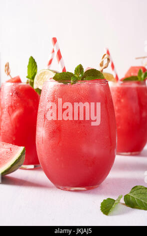 Wassermelone cocktails bereit für den Sommer trinken Stockfoto