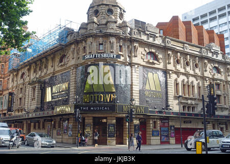 Vorderansicht des Shaftesbury Theatre in Shaftesbury Avenue London UK Stockfoto