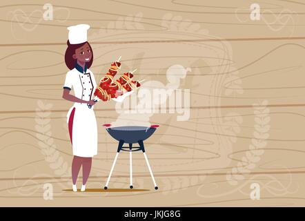 Weiblich African American Chef-Koch hält Kebab Cartoon Chef im Restaurant Uniform über hölzerne strukturierten Hintergrund Stock Vektor