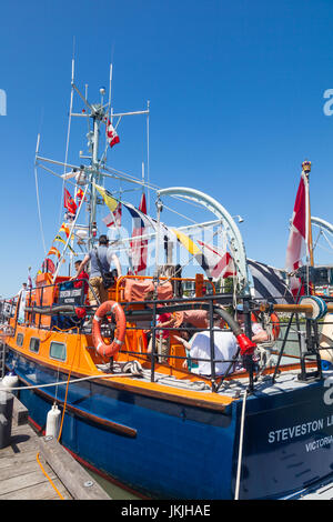 Steveston Rettungsboot öffnen für Besucher während der Kanada 150-Feierlichkeiten am Steveston Wasser Stockfoto