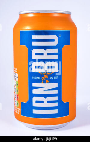 LONDON, UK - 7. Juli 2017: Eine ungeöffnete Dose Irn-Bru, über einen weißen Hintergrund, am 7. Juli 2017. Stockfoto