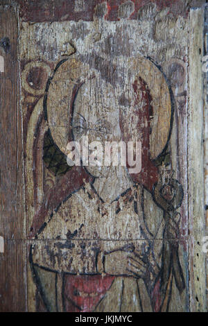 Saint Apollonia, Schutzpatronin der Zahnärzte, mittelalterliche Lettner Gemälde, St Andrew Church, Westhall, Suffolk, England, UK Stockfoto