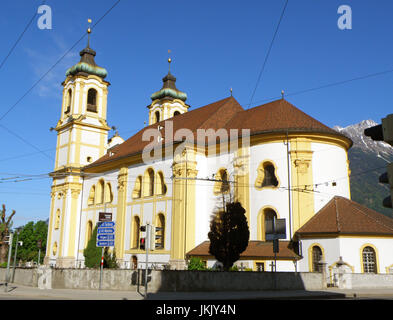 Abtei Basilika Wilten unter dem strahlend blauen Himmel, Innsbruck, Österreich Stockfoto