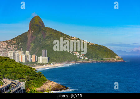 Teo-Brüder Hügel, Sao Conrado Beach und Slums von Rocinha und Vidigal in Rio De Janeiro Stockfoto