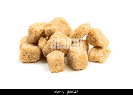 Brauner Zucker isoliert auf weißem Hintergrund Stockfoto