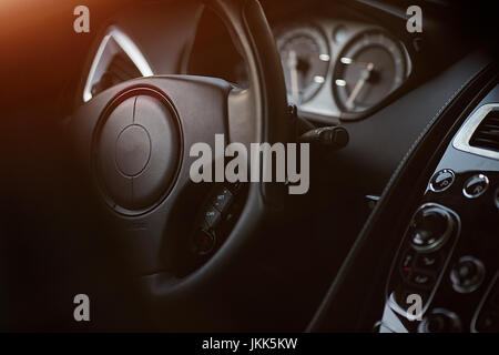 Modernes Auto Innenraum flachen DOF - selektiven Fokus Farbe getönt Bild Stockfoto