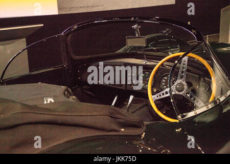 Los Angeles, CA, USA - 23. Juli 2017: Einer der nur 16 gebaut, gehörte dieser 1956 Jaguar XKSS von Steve McQueen angezeigt an der Petersen Automotive Muse Stockfoto