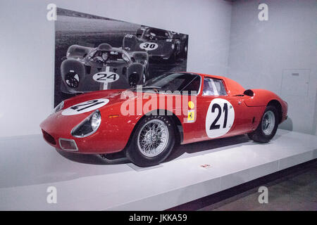 Los Angeles, CA, USA - 23. Juli 2017: Rot 1965 Ferrari 250 LM am Petersen Automotive Museum angezeigt. Redaktionelle Nutzung. Stockfoto