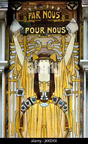 Brüssel, Belgien. Maison Cauchie / Cauchie House / Cauchiehuis (Paul Cauchie, 1905: Jugendstil) an der Rue des Francs 5. Allegorische Sgraffiti... Stockfoto
