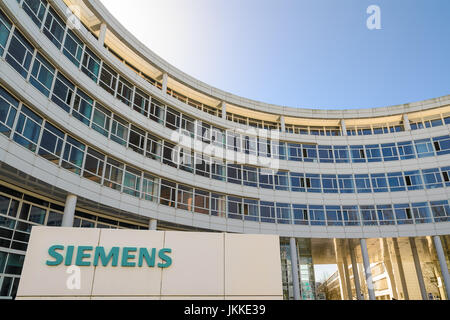 München, Deutschland - 4. April 2016: Neuer Hauptsitz der deutschen Industriekonzern Siemens AG in modernes Bürogebäude Stockfoto