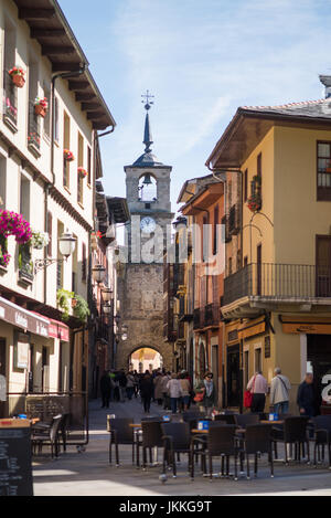 Uhrturm (Torre Del Reloj), Ponferrada, Spanien, Europa. Camino de Santiago. Stockfoto