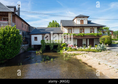 Straßenszene in der cacabelos, Spanien. Camino de Santiago. Stockfoto