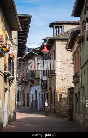 Straßenszene in der cacabelos, Spanien. Camino de Santiago. Stockfoto