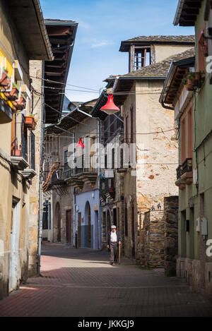 Straßenszene in der cacabelos, Spanien. Camino de Santiago. Stockfoto