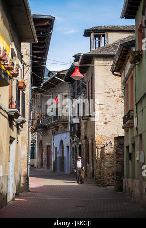 Straßenszene in der cacabelos, Spanien. Camino de Santiago. Stockfoto