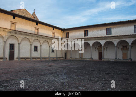 Italien, Florenz - 24. Dezember 2016: Blick auf den vorderen Innenhof der Kirche Florenz Kartause Certosa di Galluzzo di Firenze am 24. Dezember 2016 Stockfoto