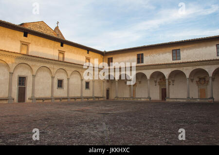 Italien, Florenz - 24. Dezember 2016: Blick auf den vorderen Innenhof der Kirche Florenz Kartause Certosa di Galluzzo di Firenze am 24. Dezember 2016 Stockfoto