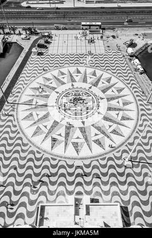 Die berühmten Kompassrose am Denkmal der Entdeckungen in Lissabon-Belem - Lissabon, PORTUGAL 2017 - Lissabon, PORTUGAL 2017 Stockfoto