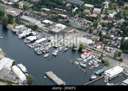 Luftaufnahme der Boote und Häuser in der Nähe von Marina am Fremont geschnitten, North Queen Anne Nachbarschaft, Seattle, Washington State, USA Stockfoto