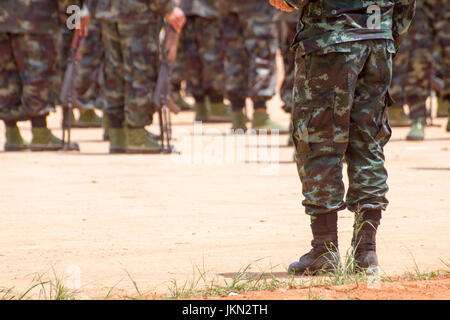 Loi Kaw Wan, Myanmar - Mai 21: Unbekannte Gruppe von Soldaten an einer Ausbildung bei Boot Camp am 21. Mai 2017 In Loi Kaw Wan, Myanmar. Stockfoto