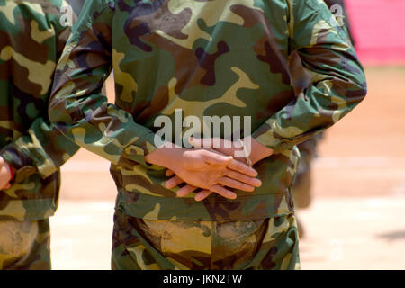 Loi Kaw Wan, Myanmar - Mai 21: Unbekannte Gruppe von Soldaten an einer Ausbildung bei Boot Camp am 21. Mai 2017 In Loi Kaw Wan, Myanmar. Stockfoto