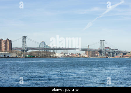 Williamsburg Bridge, die Manhattan mit Brooklyn über den East River, New York verbindet Stockfoto