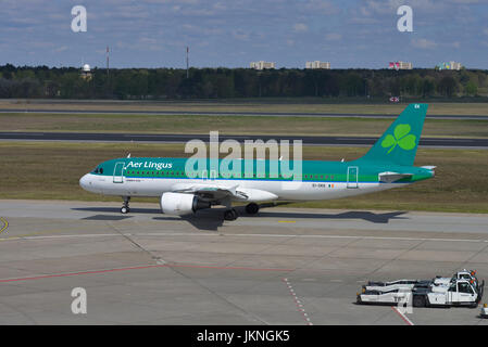 Air Lingus, Flugzeug, Ansatz, Flughafen Tegel, Dorf Reinicken, Berlin, Deutschland, Flugzeug, gegen, Flughafen Tegel, Reinickendorf, Deutschland Stockfoto