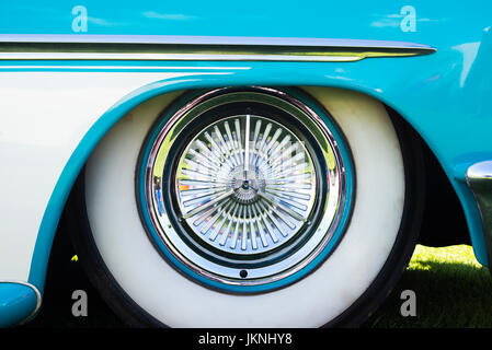 1950 Chevrolet Fleetline Rad und Kotflügel zu abstrahieren. Klassischen Vintage American Auto detail Stockfoto