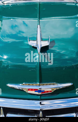 1953 Chevrolet Bel Air Flugzeug Motorhaube ornamnet an der Sammlung der Riesen american car Show, Blenheim Palace, Oxfordshire, England. Classic vintage Amerika Stockfoto