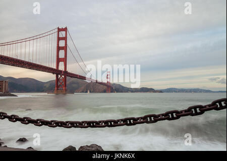 die Golden Gate Bridge in San Francisco, USA, bei Sonnenuntergang Stockfoto