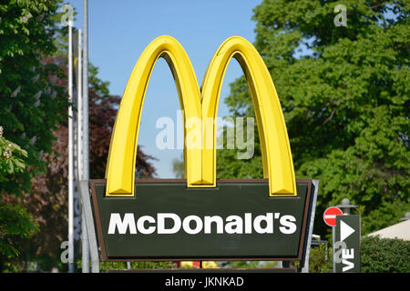 McDonald? " s, Kurt-Schumacher-Damm, Tegel, Dorf Reinicken, Berlin, Deutschland, McDonald, Kurt-Schumacher-Damm, Reinickendorf, Deutschland Stockfoto