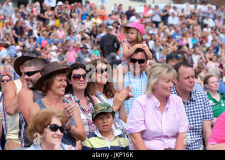 Royal Welsh Show, Builth Wells, Wales - Juli 2017 - großer Andrang am Tag Eröffnung der größten viertägige Landwirtschaftsausstellung in Europa die Ereignisse in der großen Show-Arena auf der Royal Welsh Show begrüßen. Bildnachweis: Steven Mai / Alamy Live News Stockfoto