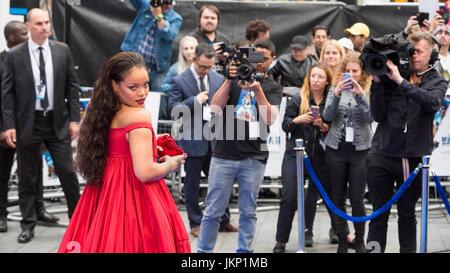 London, Vereinigtes Königreich von Großbritannien und Nordirland. 24. Juli 2017. Rihanna besucht die Europäische Premiere von Baldrian und die Stadt der tausend Planeten. London, UK. 24.07.2017 | Nutzung weltweit Credit: Dpa/Alamy Live-Nachrichten Stockfoto