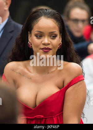 London, UK. 24. Juli 2017. Rihanna besucht die "Baldrian und der Stadt von A tausend Planeten" Europäische Premiere im Cineworld am Leicester Square am 24. Juli 2017 in London, England.  . Bildnachweis: Gary Mitchell/Alamy Live-Nachrichten Stockfoto