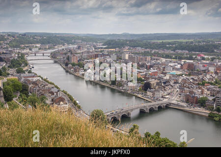 Brücken über die Maas in Namur, von der Zitadelle aus gesehen Stockfoto