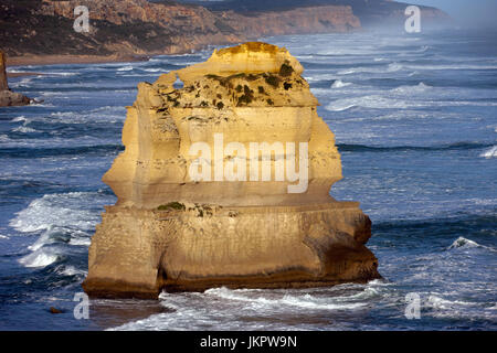 Nahaufnahme eines der zwölf Apostel vor der Küste von Port Campbell National Park, von der Great Ocean Road in Victoria Stockfoto