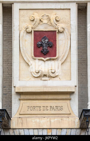 Nahaufnahme von Lille Wappen an der Porte de Paris in der historischen Stadt Lille in Frankreich. Stockfoto