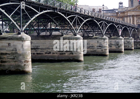 Paris, Frankreich, Ansicht der Pont des Arts Blick über Ufer von Rive Droite, Rive Gauche. Stockfoto