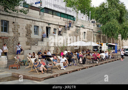 Paris, Frankreich, Paris Plages (Strände), summer Festival, temporäre Café-bar decking und Terrasse auf Voie Georges Pompidou Stockfoto