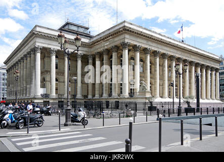 Ecke der Börse von Paris, Eingang zur Metrostation Bourse, Stockfoto