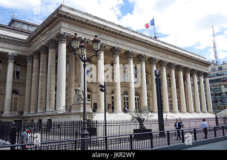 Ecke der Börse von Paris, Eingang zur Metrostation Bourse, Stockfoto