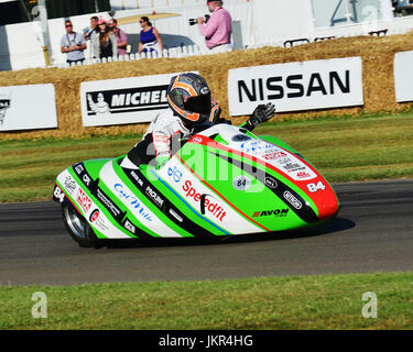 Maria Costello, Kirsty Hauxwell, LCR-Kawasaki F2, Goodwood Festival of Speed, Spitzen 2017, der Motorsport-Spiel-Wechsler, Leistung, Auto, Automobile Stockfoto