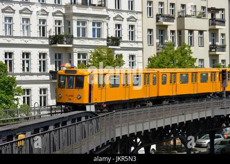 U-Bahn, U1, Schlesisches Tor, cross-Mountain, U-Bahn, Schlesisches Tor, Kreuzberg, Berlin, Germany, Deutschland Stockfoto