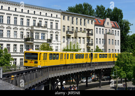 U-Bahn, U1, Schlesisches Tor, cross-Mountain, U-Bahn, Schlesisches Tor, Kreuzberg, Berlin, Germany, Deutschland Stockfoto