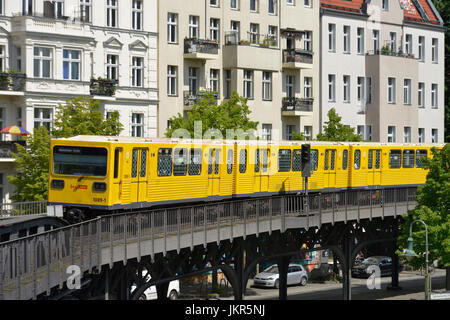 U-Bahn, U1, Schlesisches Tor, cross-Mountain, U-Bahn, Schlesisches Tor, Kreuzberg, Berlin, Germany, Deutschland Stockfoto