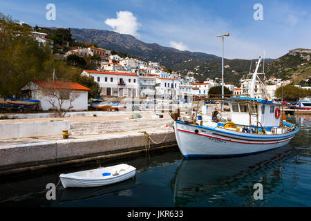 Hafen von Agios Kirikos Dorf auf der Insel Ikaria in Griechenland. Stockfoto