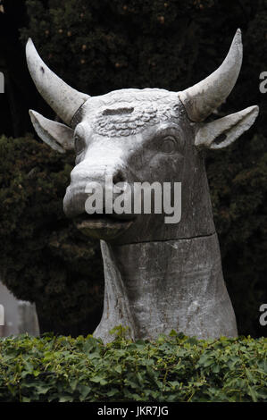 Italien. Rom. Römisches Nationalmuseum (Thermen des Diokletian). Bull Head Skulptur. Stockfoto