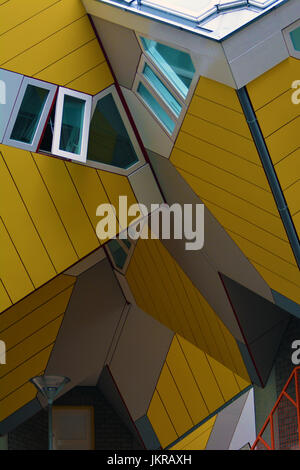 29 April 2017-Rotterdam, Niederlande. Die moderne, kubischen Wohnungen in Rotterdam Stockfoto